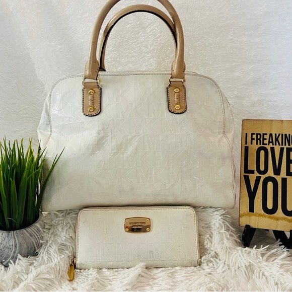 Michael Kors White Patent Leather Cindy Dome Satchel & Wallet - Picture 1 of 16